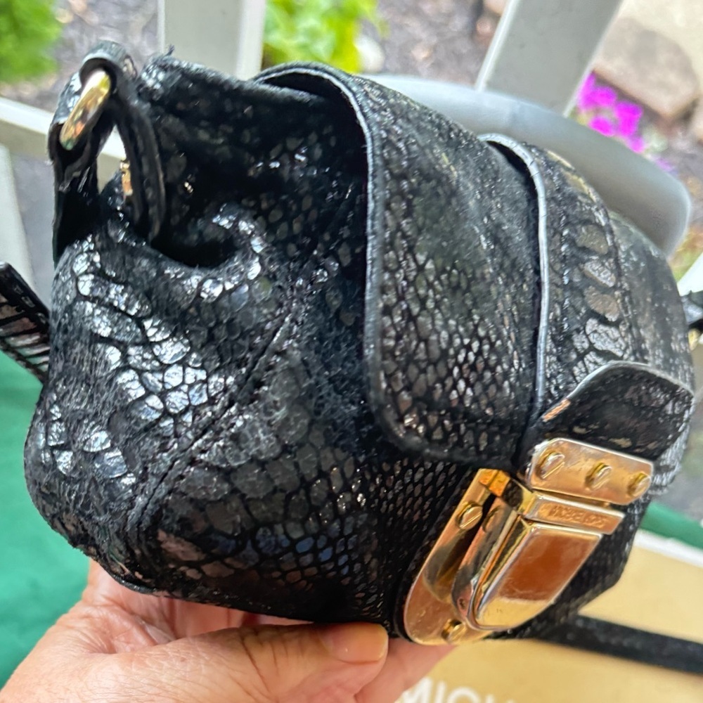 Michael Kors Charlton black patent leather crossbody handbag - Picture 11 of 12